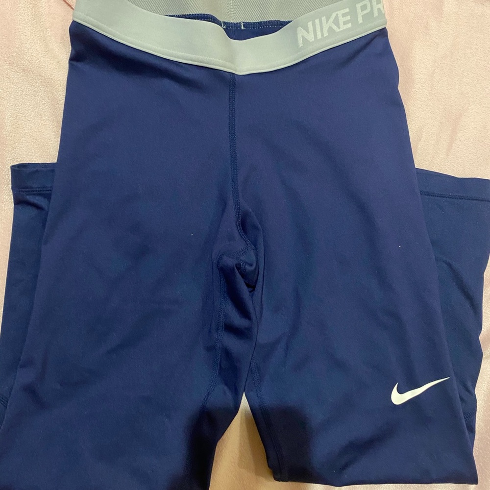 Dark blue Nike pro CROPPED leggings.